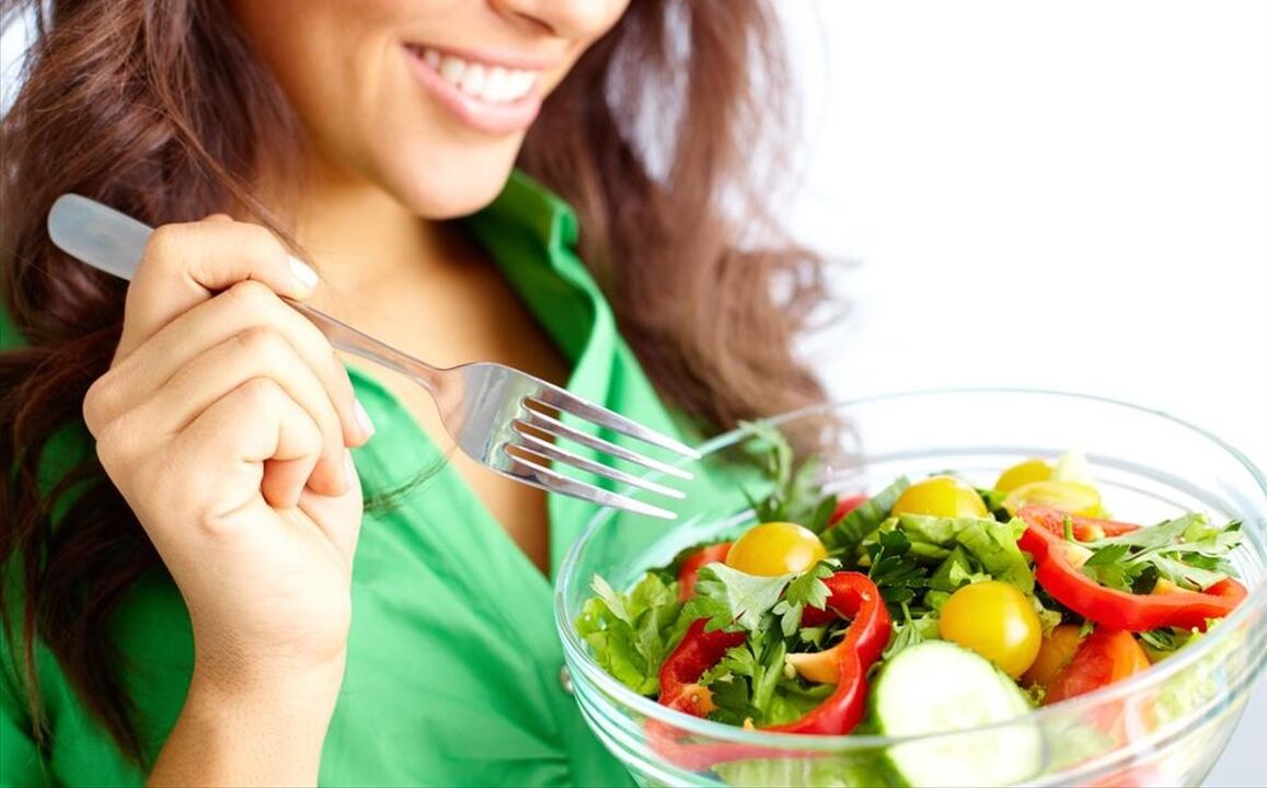 girl eating vegetable salad with 6 petals diet