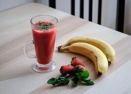 Banana-strawberry smoothie helps lose weight